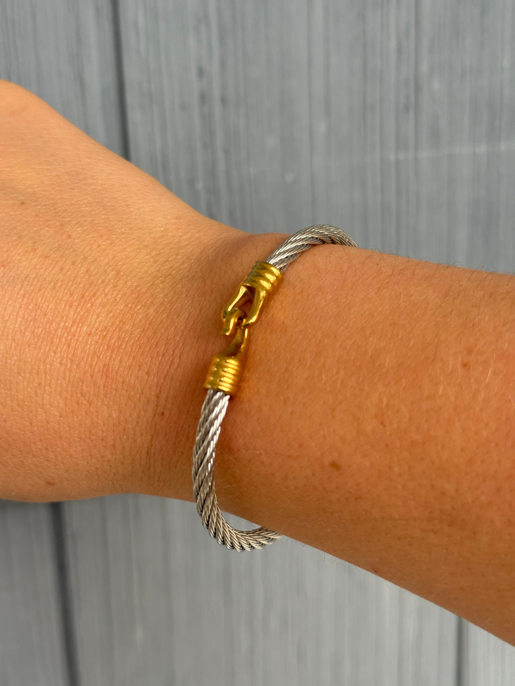 DY Dupe Gold Clip Bangle