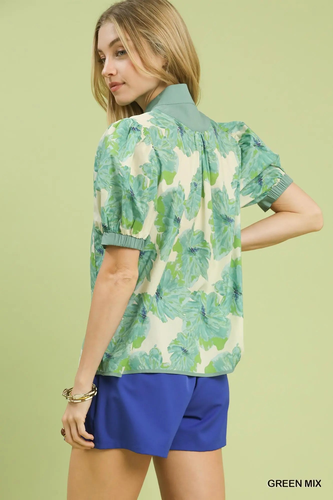 Green Floral Contrast Trim Blouse: SHIPS OR PICKUP FROM COCO 3/18/26