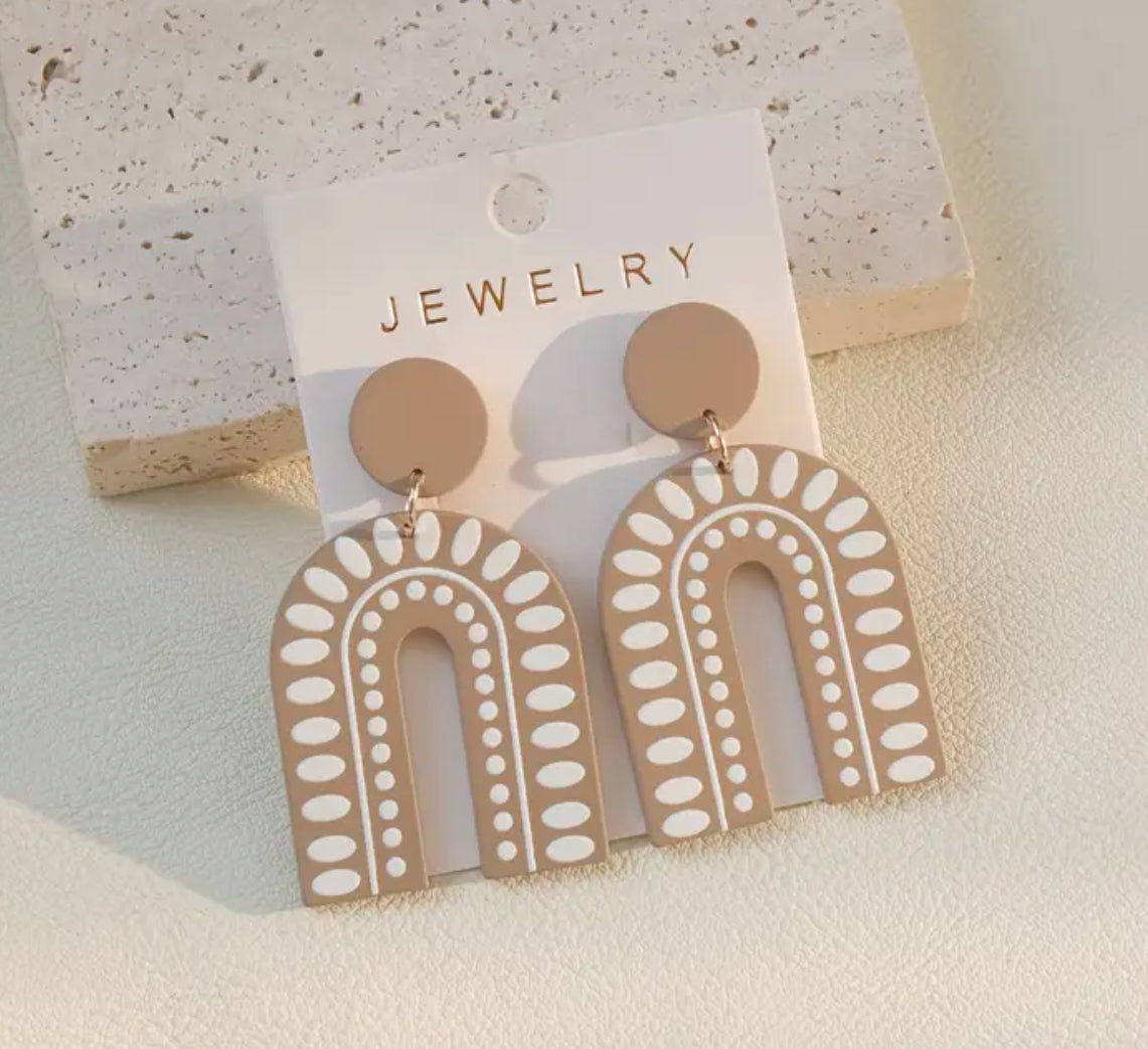 Tan U-Shaped Dangle Earrings