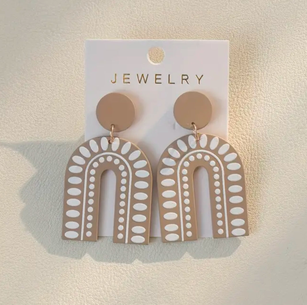 Tan U-Shaped Dangle Earrings